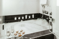 bathtub in luxury