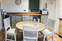 renfrewshire cottage ktitchen table