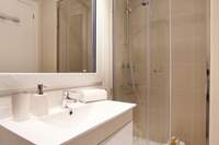 bathroom apartment coliseum 130 bcn plaza catalunya_lg
