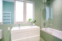 Bathroom_DoyleGdns_003