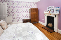 QueenMaryBedroom01
